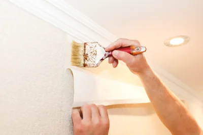 Pose de papier peint dans le Calvados — revêtements muraux et toiles de verre